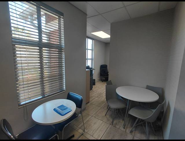 424M² OFFICE FOR SALE IN DAINFERN